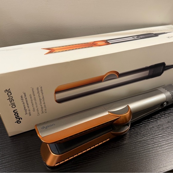 Dyson Airstrait dryer and straightener